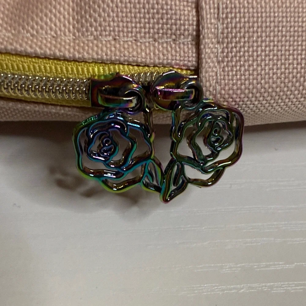 unbranded discover elegance